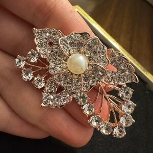 Elegant Crystal Flower Brooch